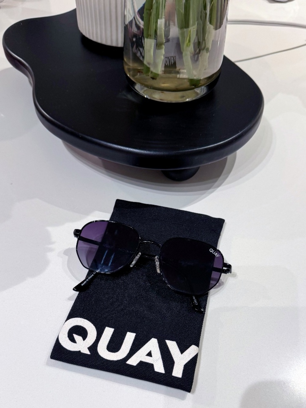 New Quay Big Time Polarized Sunglasses – Black Frame / Smoke